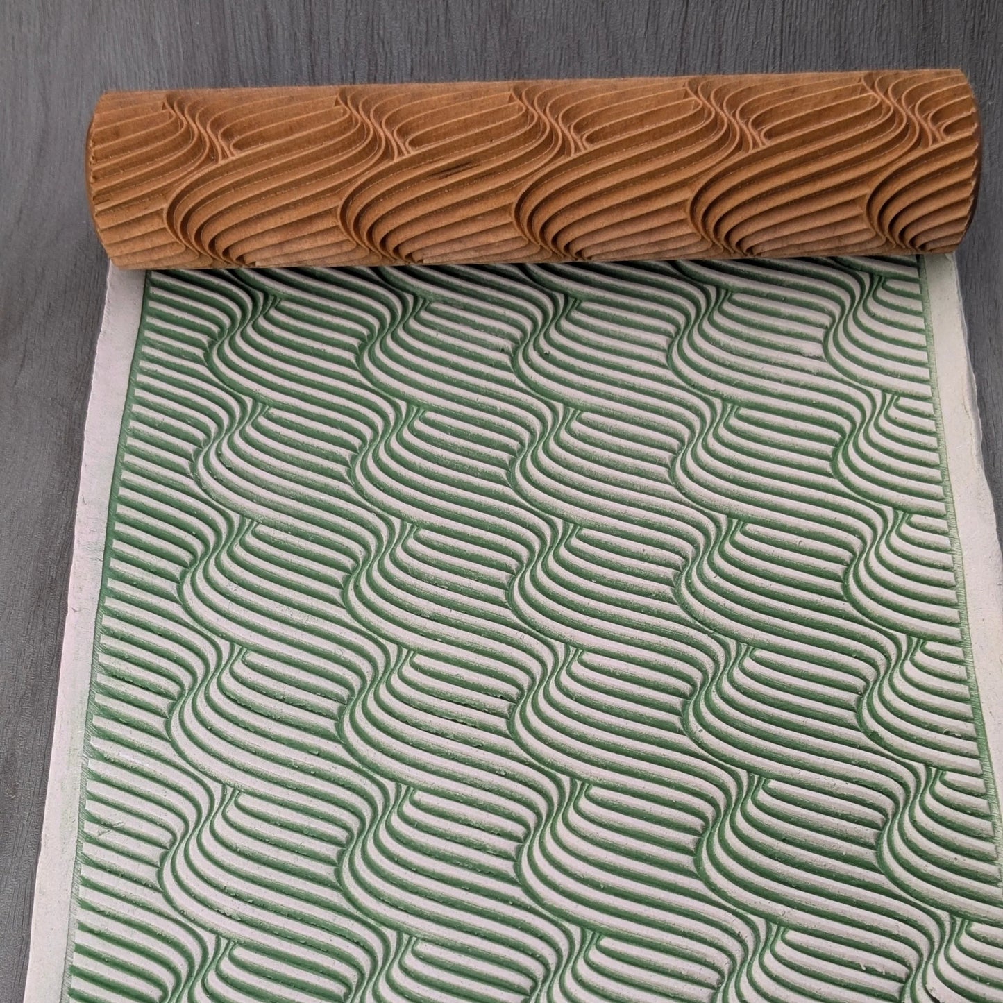MR-1  “Waves” Roller